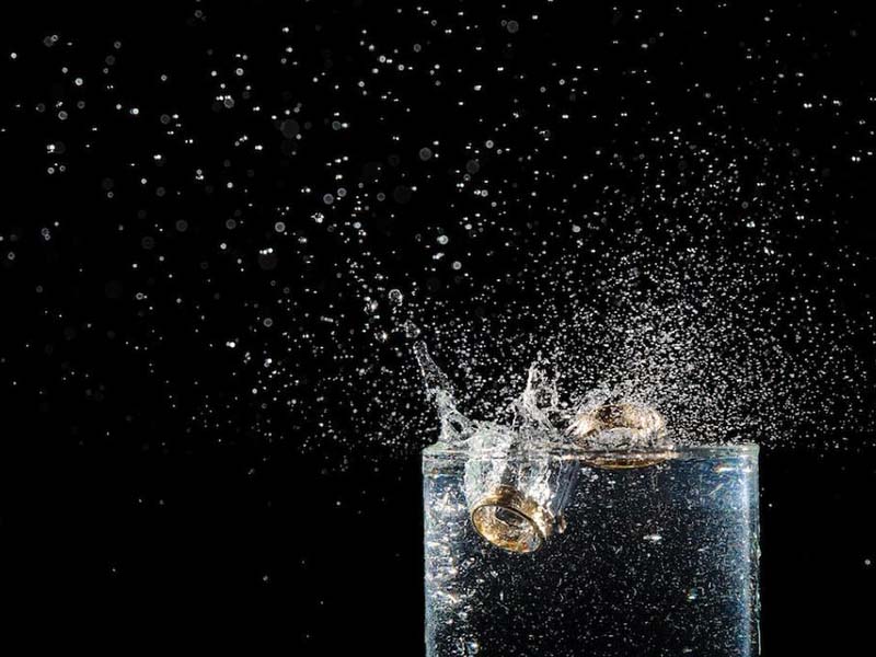 自來水發(fā)白是水質(zhì)問題嗎（發(fā)白的自來水還能正常使用嗎）